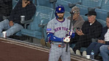 Brandon Nimmo swings sledgehammer in on-deck circle